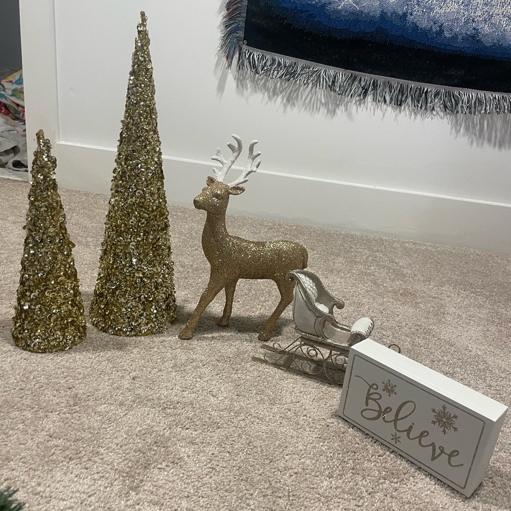 Gold Christmas decor !
